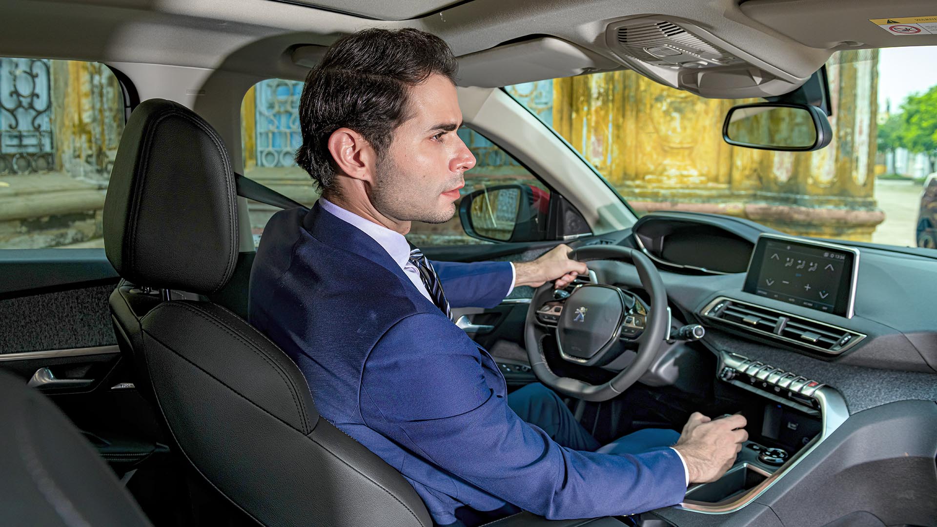 Nội thất xe Peugeot mang nhiều nét đặc trưng của ngôn ngữ thiết kế i-Cockpit